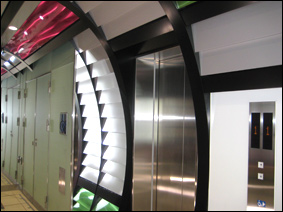 SUSエレベーター三方枠・手作り製　R支柱へパネルを設置